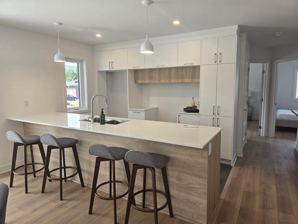 5.5 neuf à Roxton-Pond avec bureau et comptoirs quartz — photo 1